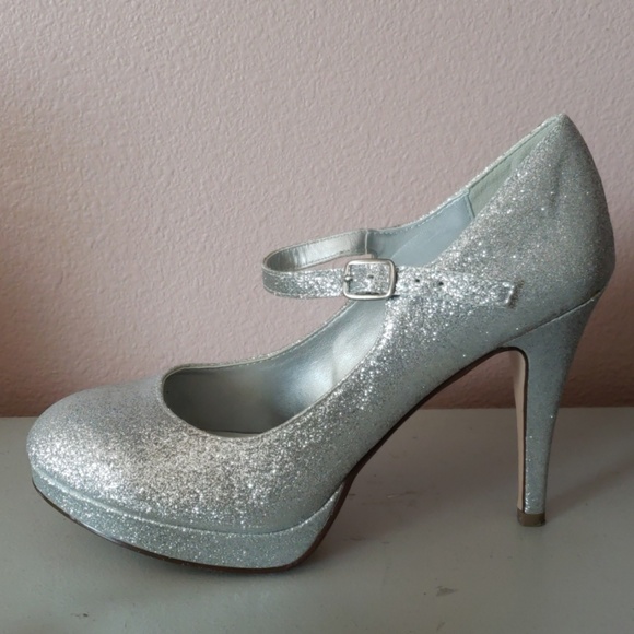 Shoes - Picture 3 of 4